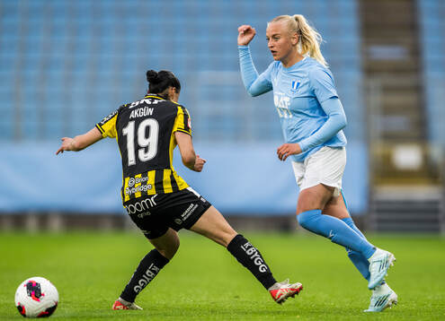 Häckens Nesrin Akgun och Malmö FFs Wilma Carlsson