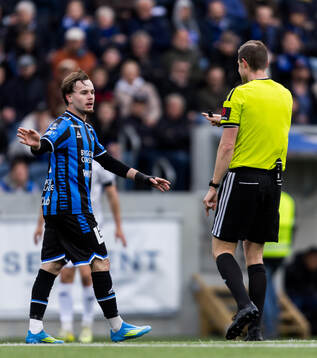 Sirius Neo Jönsson och domare Erik Mattsson