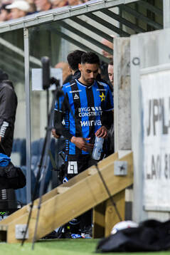 Sirius Joakim Persson lämnar plan