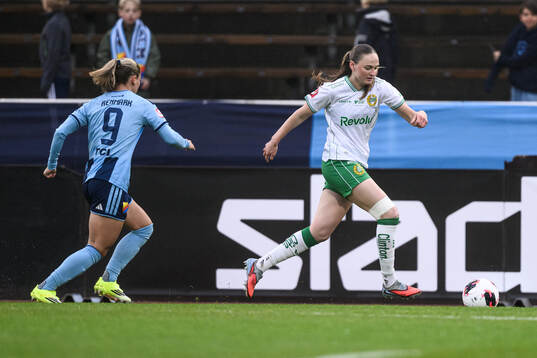 Djurgårdens Johanna Renmark och Hammarbys Vilde Hasund