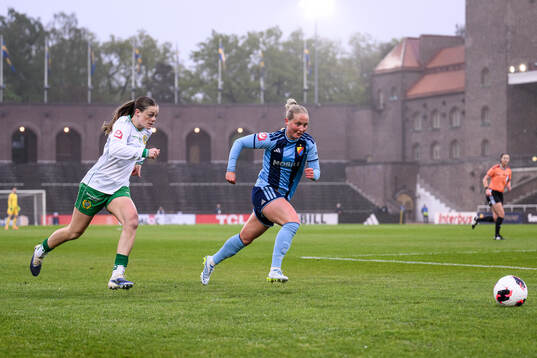 Hammarbys Sofia Reidy och Djurgårdens Maria Olafsdottir
