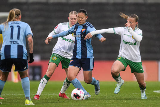 Hammarbys Emilie Joramo och Fanny Peterson mot Djurgårdens