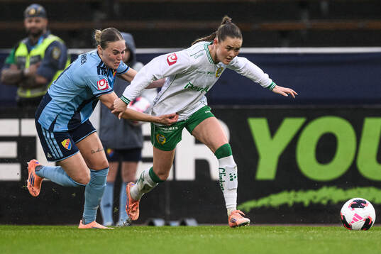 Djurgårdens Nanne Ruuskanen och Hammarbys Svea Rehnberg