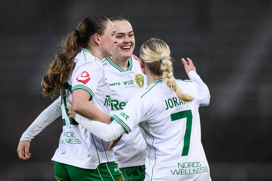 Hammarbys Elin Sørum, Vilde Hasund och Emilie Joramo jublar