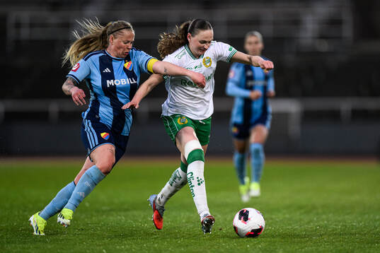 Djurgårdens Therese Åsland och Hammarbys Vilde Hasund