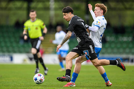 Örebros Antonio Yakoub och IFK Värnamos Logi Hrafn