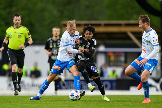IFK Värnamos Johan Rapp och Sigge Jansson mot Örebros