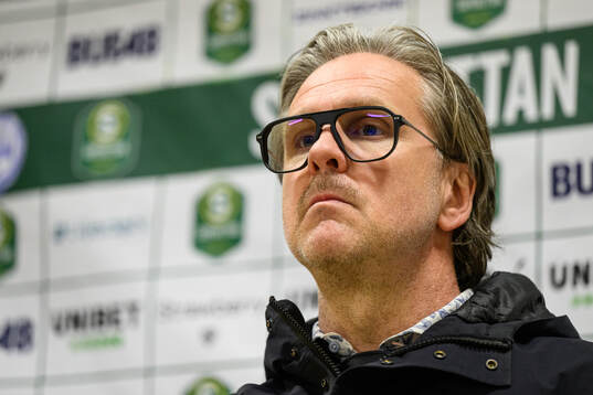 Örebros tränare Rikard Norling vid en presskonferens