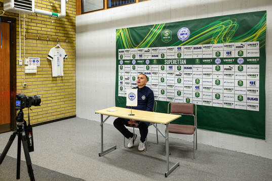 IFK Värnamos tränare Srdjan Tufegdzic vid en