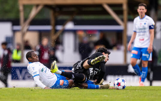 IFK Värnamos Abdulrazaq Ishaq och Örebros Hasan Dana