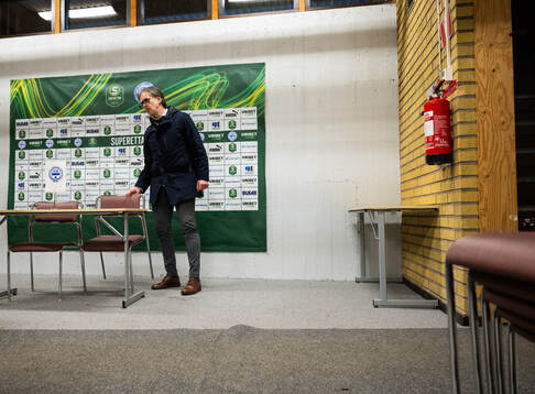 Örebros tränare Rikard Norling på presskonferensen