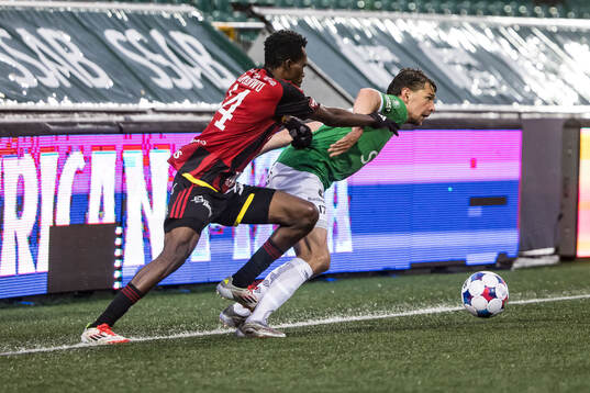 Östersunds Sunday Anyanwu och Brages Pontus Jonsson