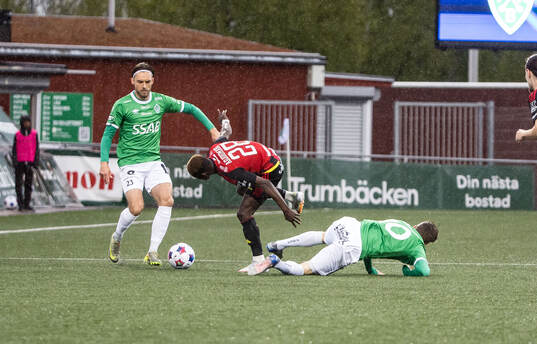 Brages Felix Hörberg och Östersunds Assiedou Yannick