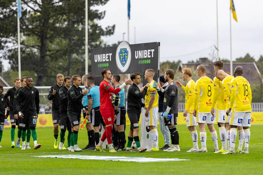 Spelarna hälsar