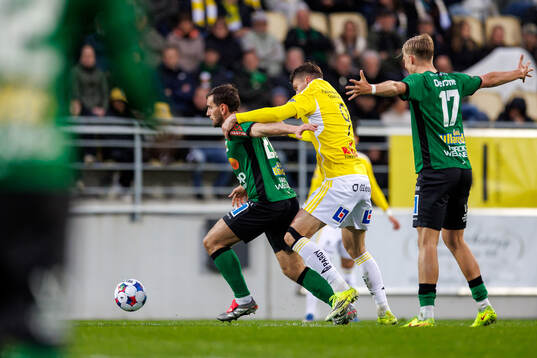 Varbergs Erion Sadiku och Falkenbergs Albin Andersson