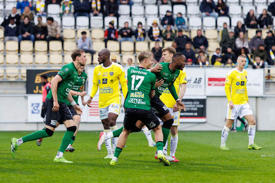 Varbergs Shanyder Borgelin jublar med laget