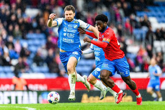 Oddevolds Erik Hedenquist och Helsingborgs Kevin Nyarko