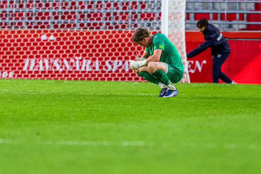 Helsingborgs målvakt Johan Brattberg deppar
