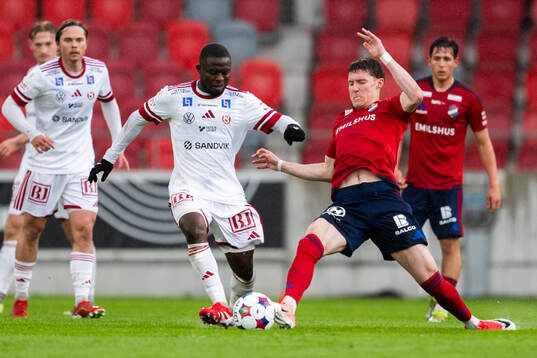 Sandvikens Mohammed Sadat Abubakari och Östers Samuel