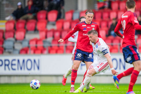 Östers Linus Carlstrand och Sandvikens Gustav Thörn