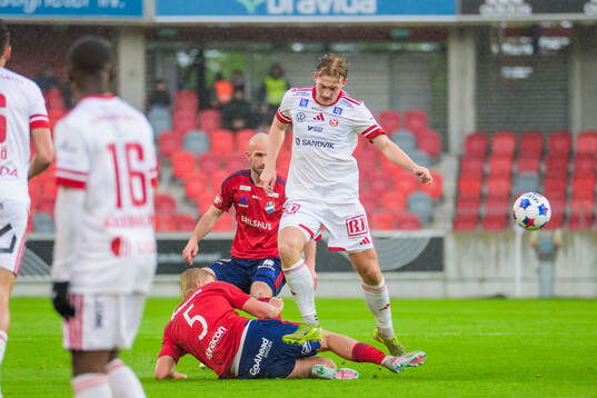 Östers Mattis Adolfsson och Sandvikens Christian Wagner