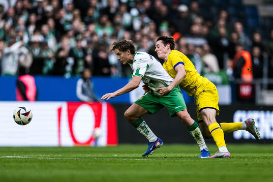 Hammarbys Hampus Skoglund och Mjällbys Elliot Stroud
