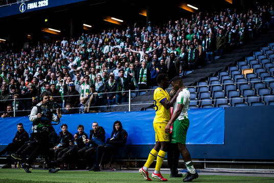 Mjällbys Tony Miettinen och Hammarbys Paulos Abraham