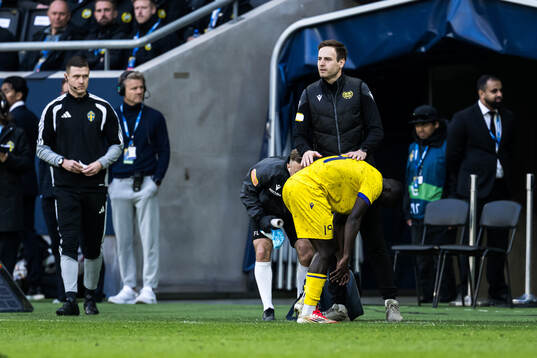Mjällbys Abdoulie Manneh och tränare Karl Marius Aksum