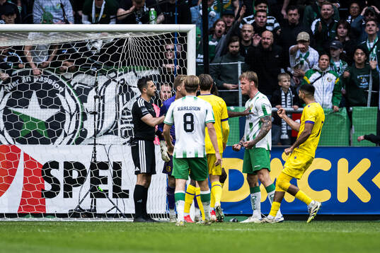 Hammarbys Victor Eriksson reagerar