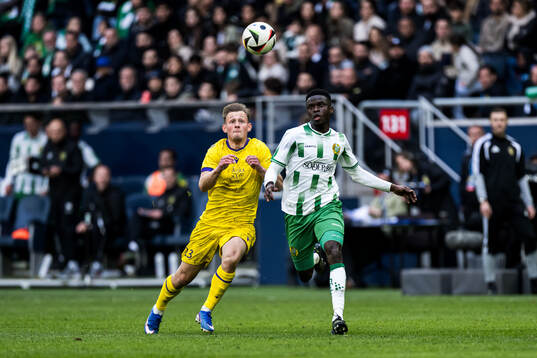 Mjällbys Aki Samuelsen och Hammarbys Ibrahima Breze Fofana