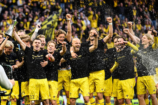 Mjällbys spelare jublar