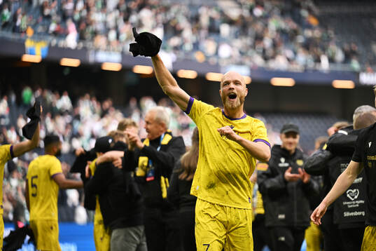 Mjällbys Viktor Gustafson jublar
