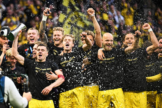 Mjällbys spelare vinner finalen i Svenska Cupen mellan