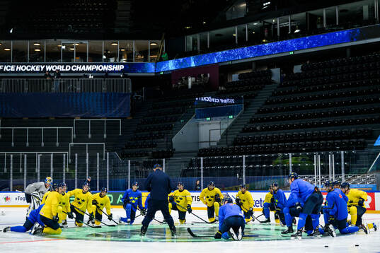 Players of Sweden at a practice session