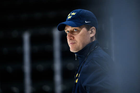 Head coach Sam Hallam of Sweden at a practice session