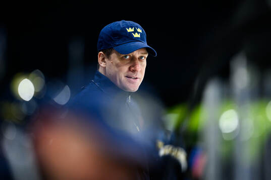 Head coach Sam Hallam of Sweden at a practice session
