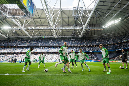 Hammarbys Nikola Vasic värmer upp