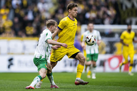 Hammarbys Victor Stange Lind och Mjällbys Villiam Granath