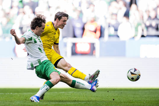 Mjällbys Elliot Stroud och Hammarbys Hampus Skoglund
