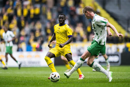 Mjällbys Abdoulie Manneh och Hammarbys Victor Stange Lind