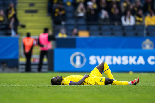Mjällbys Abdoulie Manneh har ont