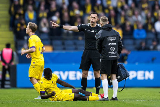 Domare Granit Maqedonci och Mjällbys Abdoulie Manneh