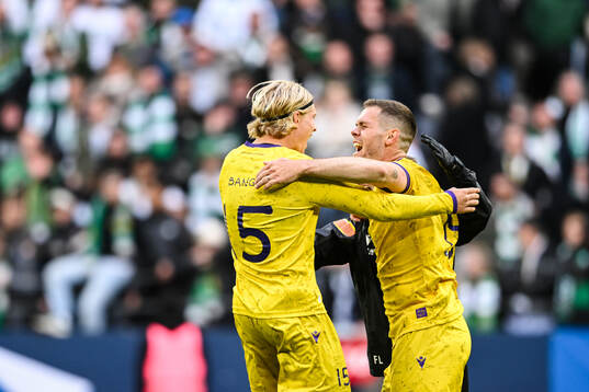 Mjällbys Jacob Bergström och Bork Bang Kittilsen jublar