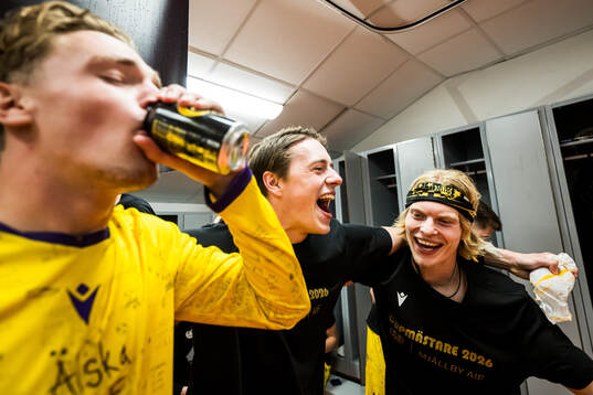 Mjällbys Elliot Stroud jublar