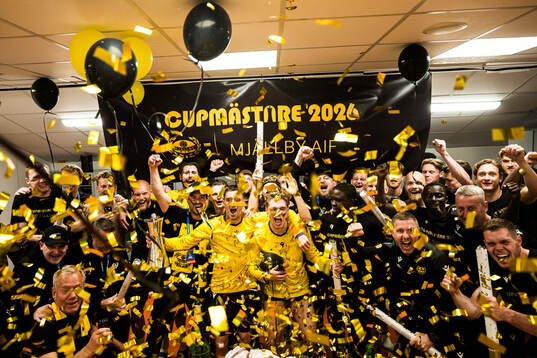 Mjällbys spelare firar