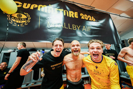 Mjällbys Elliot Stroud, Viktor Gustafson och Jeppe Kjaer