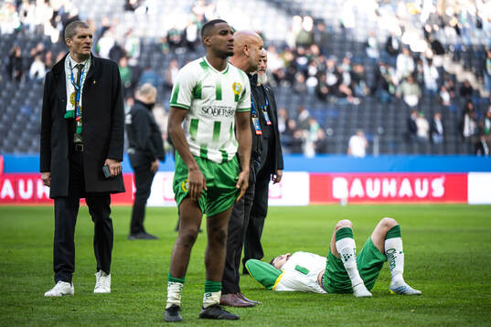 Hammarbys Paulos Abraham och Nahir Besara deppar