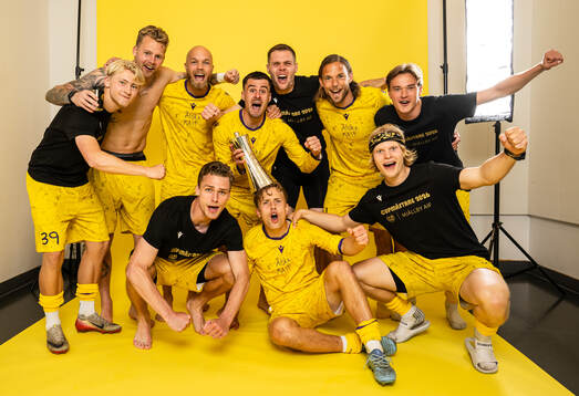 Mjällbys Romeo Leandersson, målvakt Robin Wallinder,