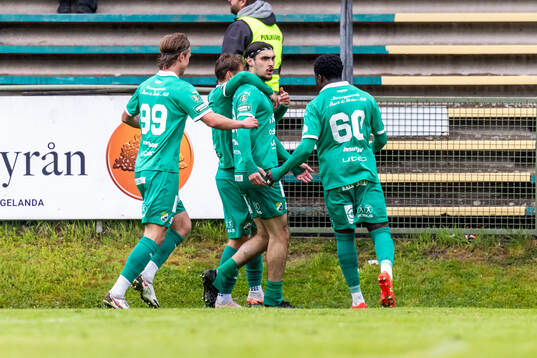 Ljungskiles Mehmet Uzel har gjort 1-0 och jublar