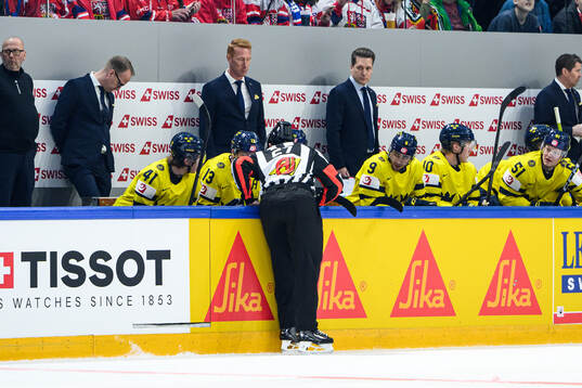 Head coach Sam Hallam of Sweden